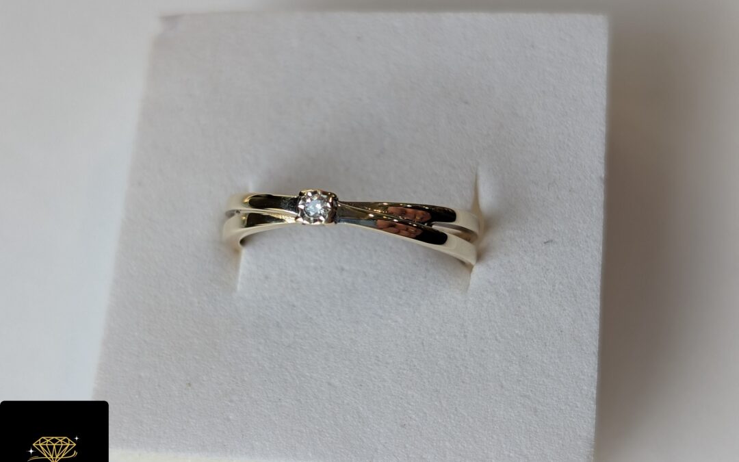 Złoty pierścionek z diamentem pr. 585 używany – cena 590zł