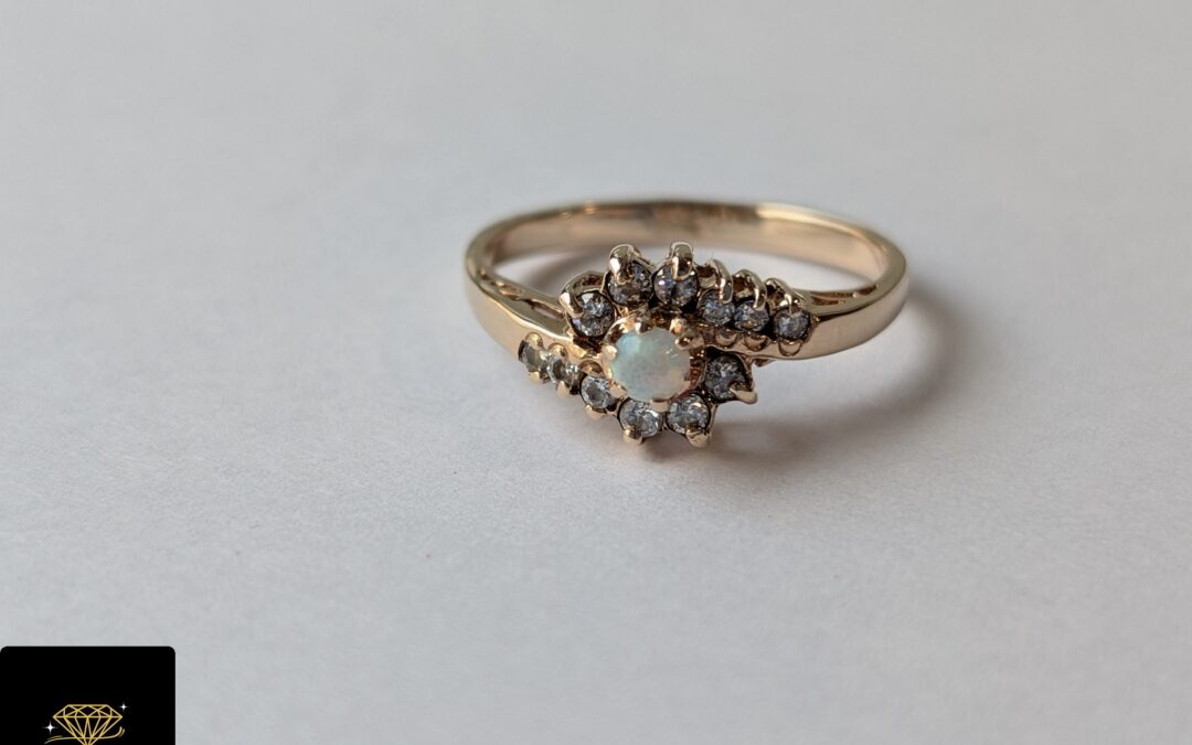 Złoty pierścionek pr. 583 używany – opal i cyrkonie – cena 885zł