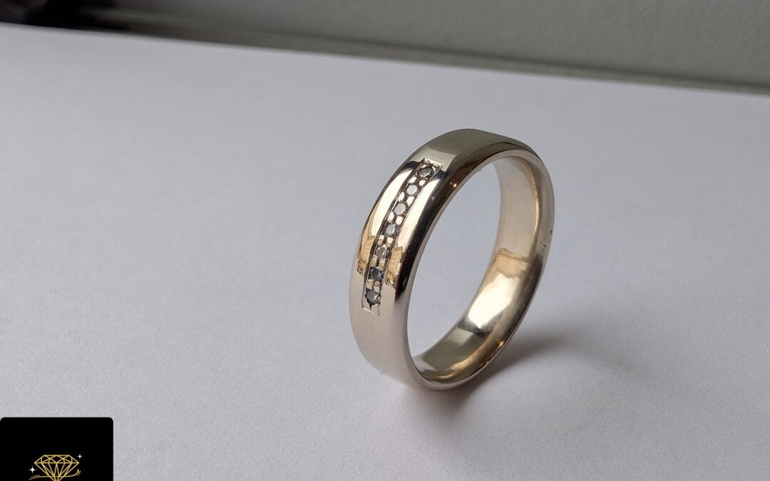 Złota obrączka z diamentami pr. 585 używana – cena 2500zł